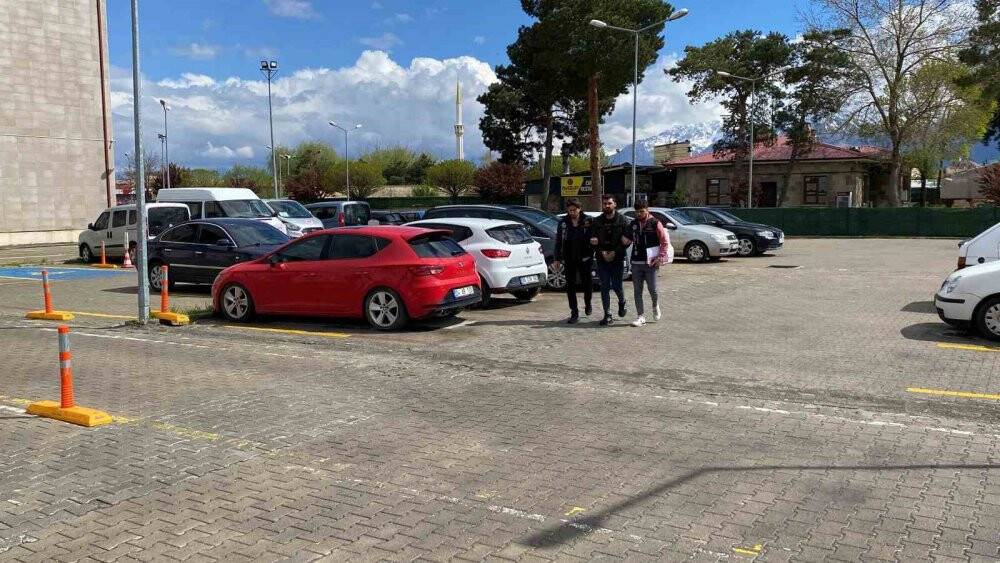 Midesinde uyuşturucu sevkiyatı yapan zanlı tutuklandı