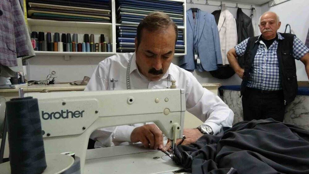 20 metrekarelik dükkanda hem çalıştı hem üniversite okudu