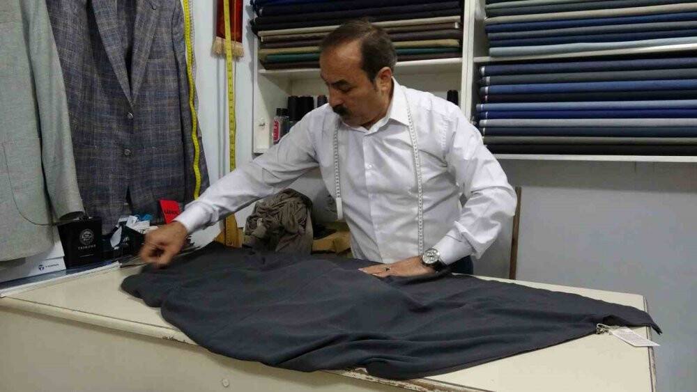 20 metrekarelik dükkanda hem çalıştı hem üniversite okudu