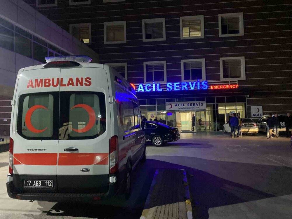 Çanakkale’de Yeşil Sol Partililer seçim çalışmalarında kahvehanedeki 4 kişiyi hastanelik etti