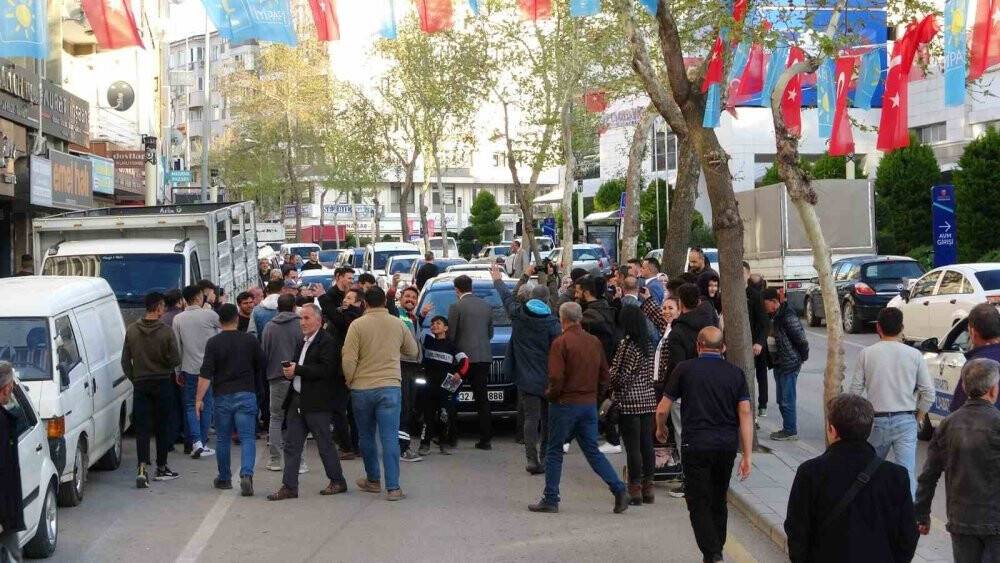 Isparta Belediye Başkanı Şükrü Başdeğirmen Togg’la şehir turu attı