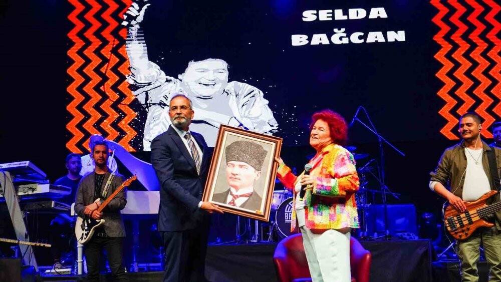 Selda Bağcan, katılımcıları coşturdu.