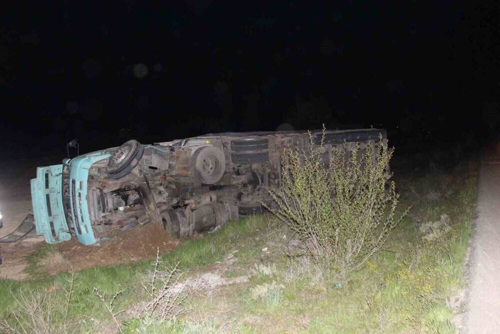 Tarlaya saçılan 20 ton kepek ziyan oldu