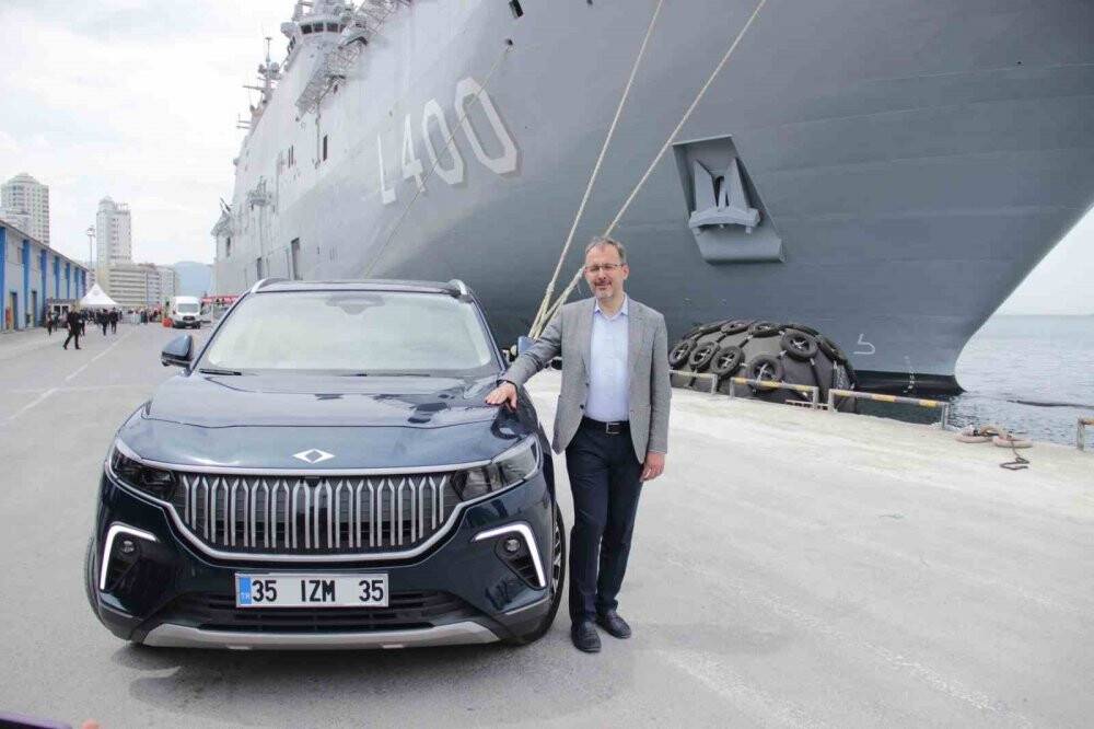 TCG Anadolu’nun ilk ziyaretçileri gurur yaşadı