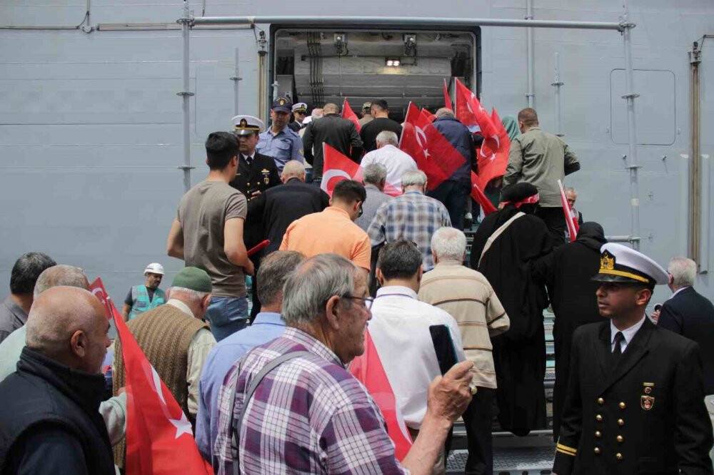 TCG Anadolu’nun ilk ziyaretçileri gurur yaşadı