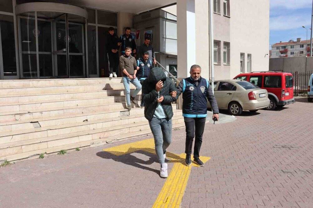 "Oyun konsolu satıyoruz" diyerek  260 bin TL dolandırdılar