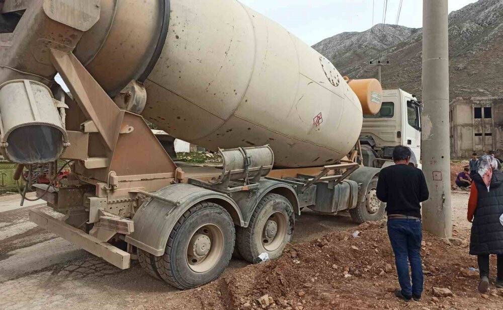 16 yaşındaki genç kız beton mikserinin altında kaldı