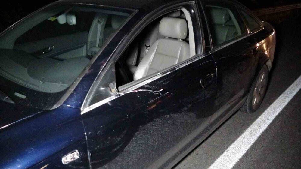 Bir otomobil çarptı diğeri üzerinden geçti