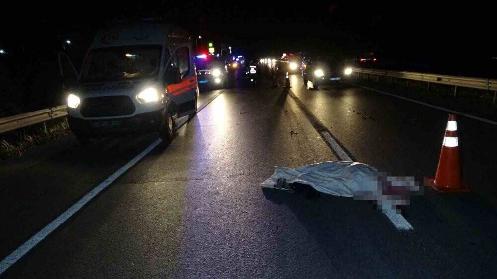 Bir otomobil çarptı diğeri üzerinden geçti