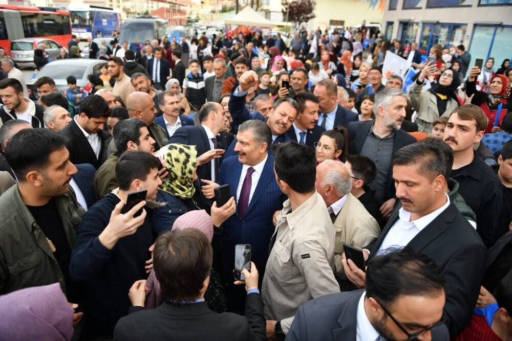 Sağlık Bakanı Koca,  hastane alanında incelemelerde bulundu