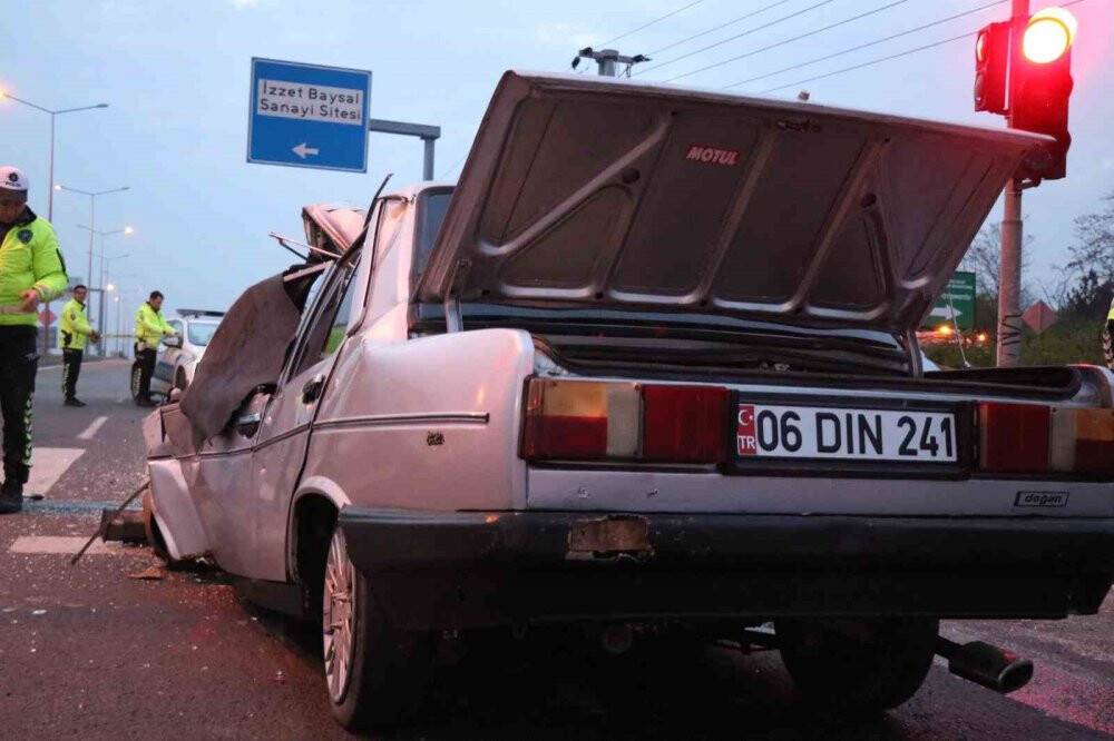 TIR’a arkadan çarpan otomobil paramparça oldu: 1 ölü