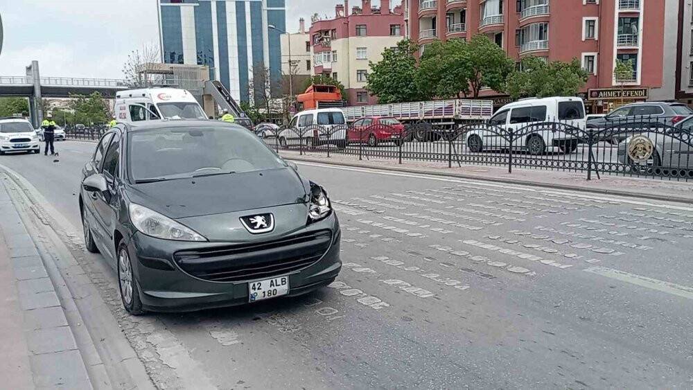 Konya'da otomobilin çarptığı kadına ilk müdahaleyi yoldan geçen doktor yaptı