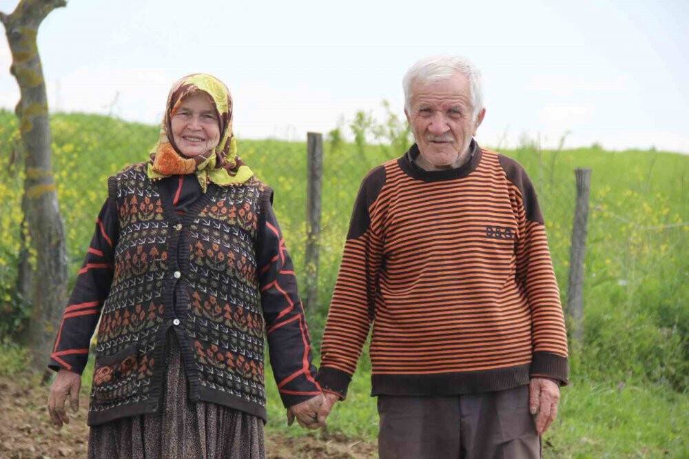 Mevsimlik aşklara inat yarım asrı aşkındır birlikteler