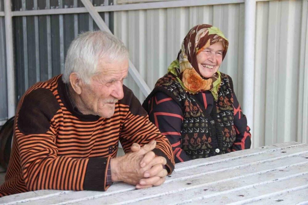 Mevsimlik aşklara inat yarım asrı aşkındır birlikteler