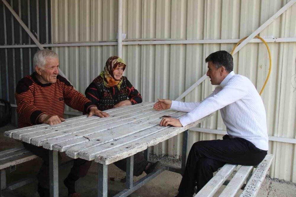 Mevsimlik aşklara inat yarım asrı aşkındır birlikteler