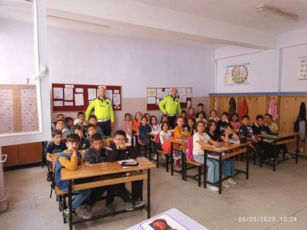 Trafik polislerinden bisiklet sürücülerine eğitim