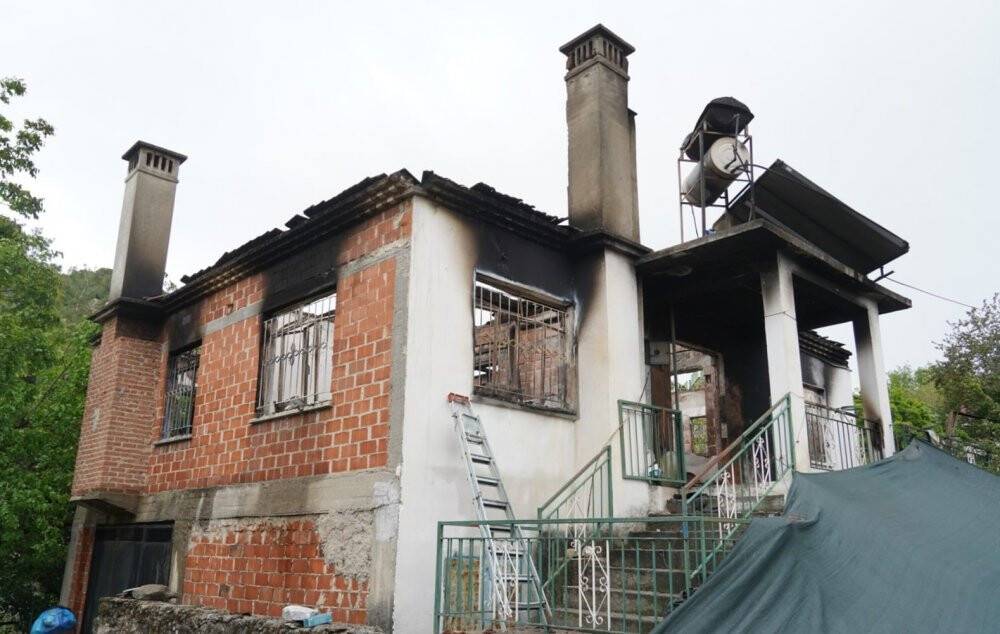 Yangında yaşamını yitiren anne ve oğlu toprağa verildi