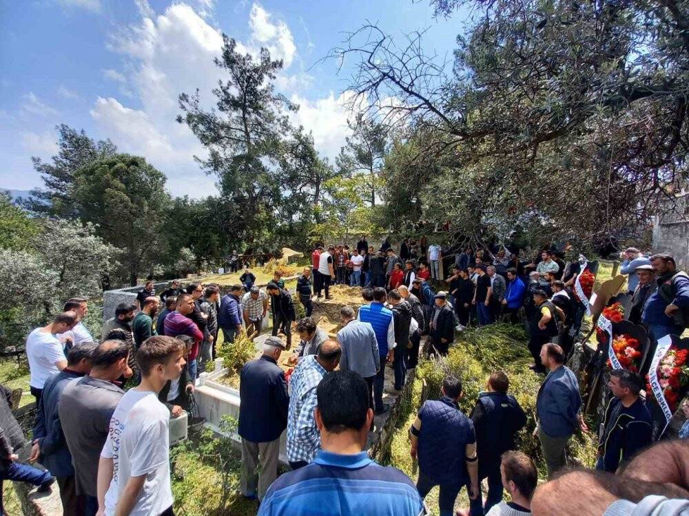 Yangında yaşamını yitiren anne ve oğlu toprağa verildi