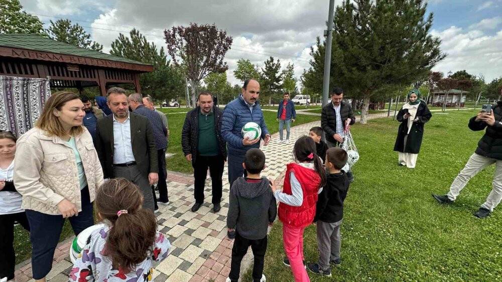 Başkan Altay şehir merkezinde esnaf ve vatandaşlarla buluştu