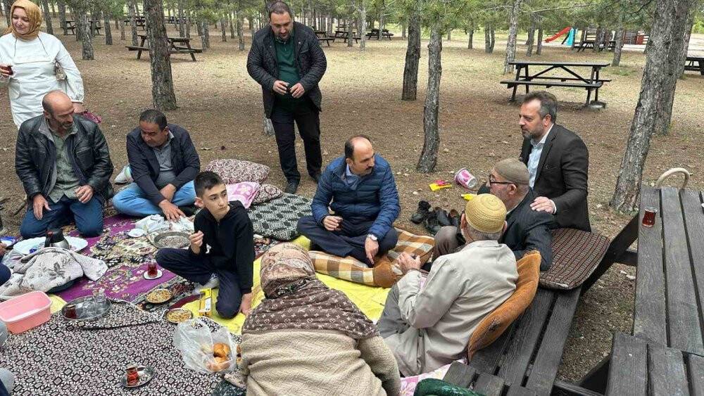 Başkan Altay şehir merkezinde esnaf ve vatandaşlarla buluştu