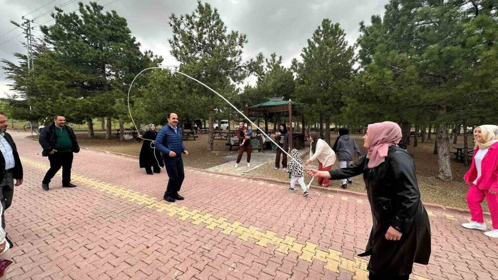 Başkan Altay şehir merkezinde esnaf ve vatandaşlarla buluştu