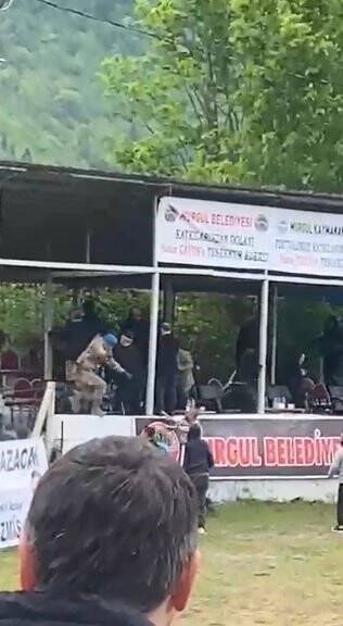 Boğa protokol tribününe daldı