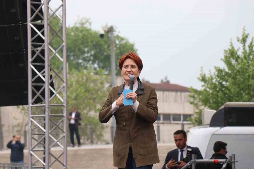Akşener, Manisa ve Sakarya'da da boş meydana konuştu