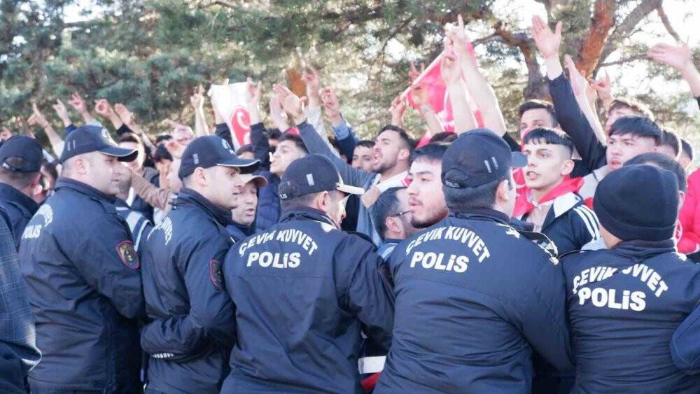 Ekrem İmamoğlu’nun Erzurum gezisi olaylı geçti! Vali Memiş: "Havuzbaşı miting alanı değil"