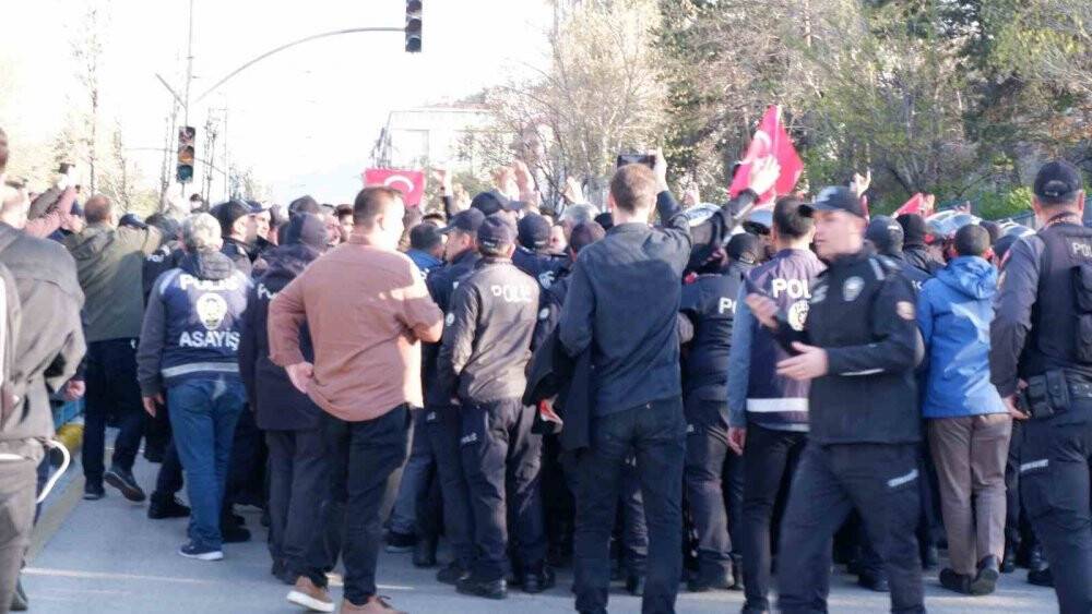 Ekrem İmamoğlu’nun Erzurum gezisi olaylı geçti! Vali Memiş: "Havuzbaşı miting alanı değil"