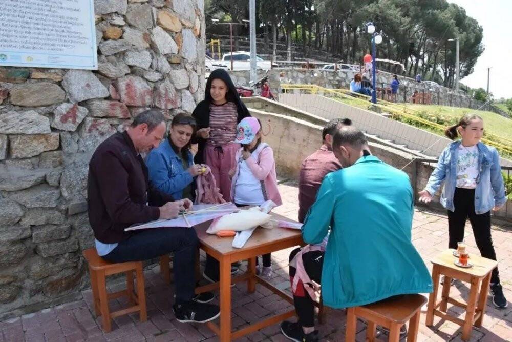 Yenipazar’da rengarenk uçurtmalar gökyüzü süsledi