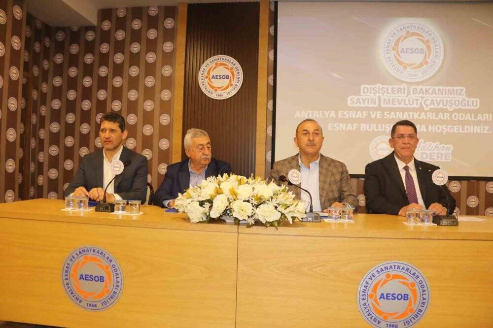 Bakan Çavuşoğlu: Erdoğan gitsin’ diyenlerin pabucunu kaç seçimdir dama atıyoruz