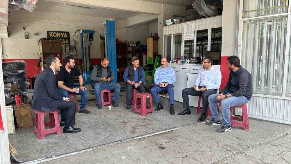 Başkan Altay esnafları ziyaret ederek Togg'u tanıttı