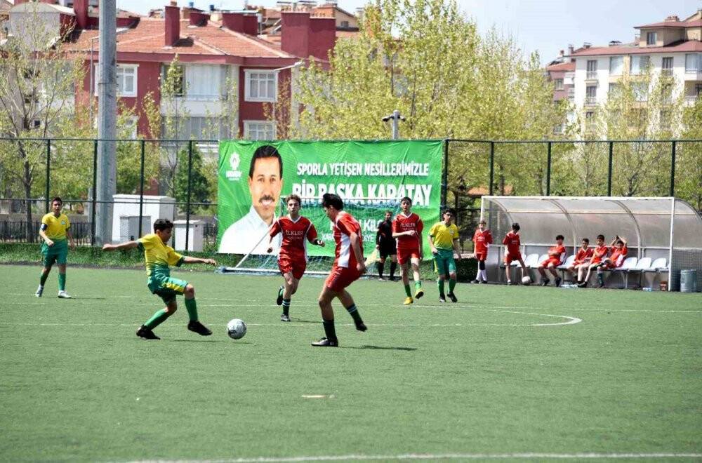 Karatay’da “Ortaokullar Arası Dostluk ve Kardeşlik Futbol Turnuvası” başladı