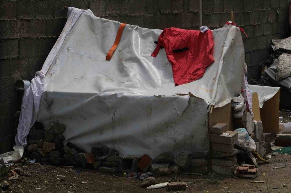 Kurduğu çadırın önünde ölü bulundu