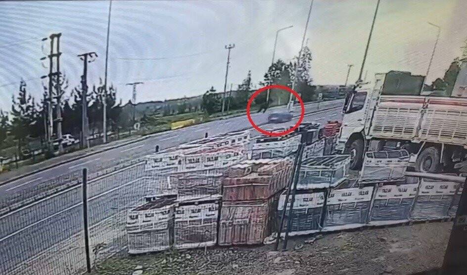 Otomobilin çarptı, havada takla attı