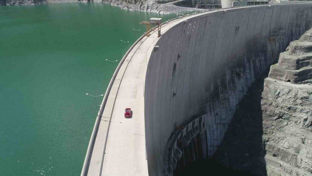 Türkiye’nin 2 dev eseri Togg ve Deriner Barajı buluştu