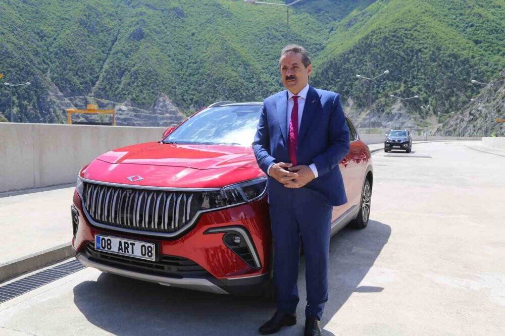 Türkiye’nin 2 dev eseri Togg ve Deriner Barajı buluştu