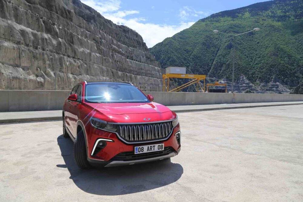 Türkiye’nin 2 dev eseri Togg ve Deriner Barajı buluştu