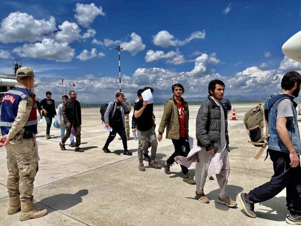 227 Afgan göçmen sınır dışı edildi