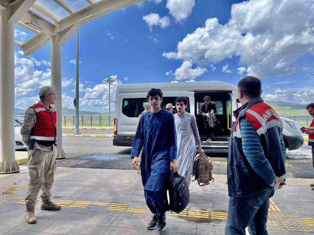 227 Afgan göçmen sınır dışı edildi