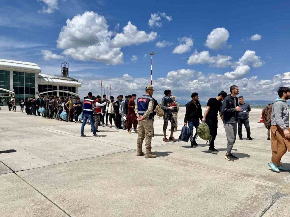 227 Afgan göçmen sınır dışı edildi