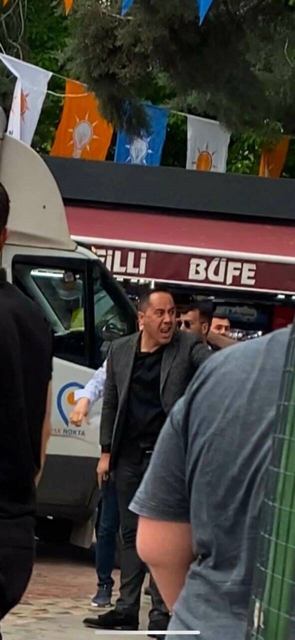 CHP’liler ile AK Parti’lilere saldırdı! CHP’li meclis üyesi silahına sarıldı