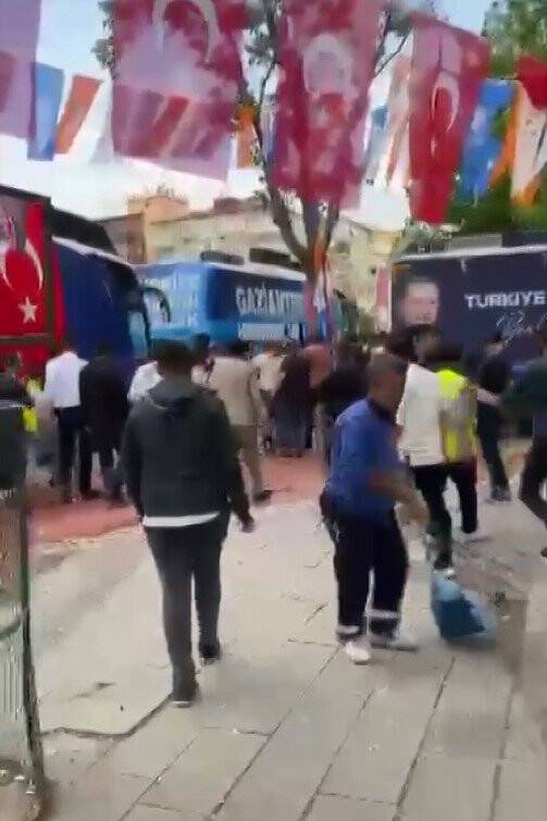 CHP’liler ile AK Parti’lilere saldırdı! CHP’li meclis üyesi silahına sarıldı