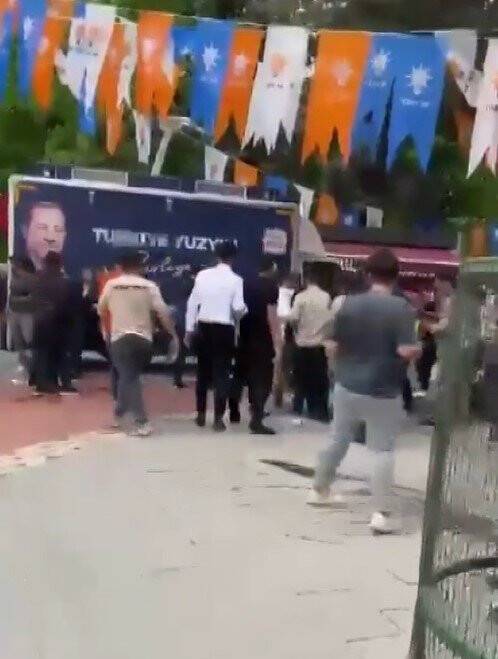 CHP’liler ile AK Parti’lilere saldırdı! CHP’li meclis üyesi silahına sarıldı