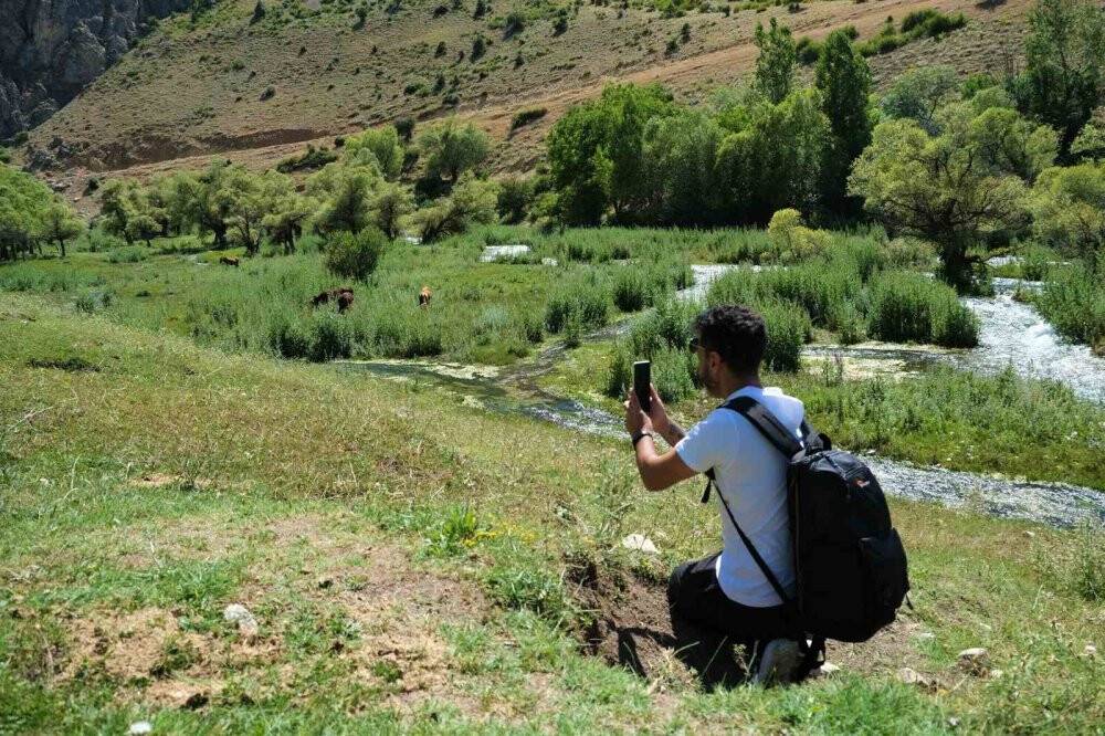 Girlevik Şelalesi’ndeki gözeler, doğaseverlerin uğrak yeri oldu