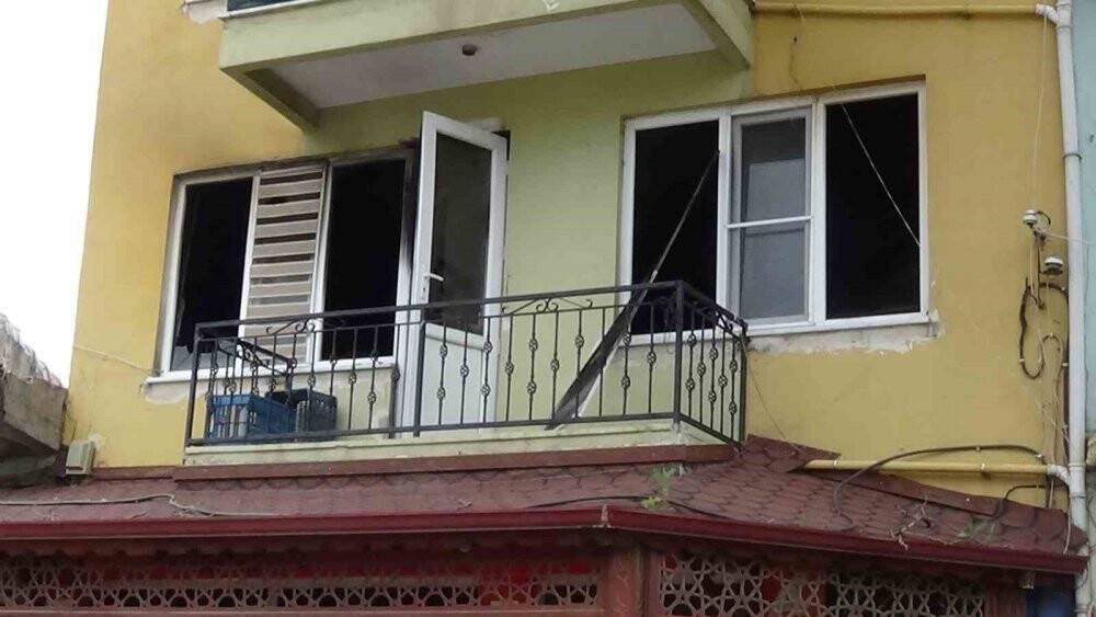 Yanan eve kızını kurtarmak için girdi, ikisi de hayatını kaybetti