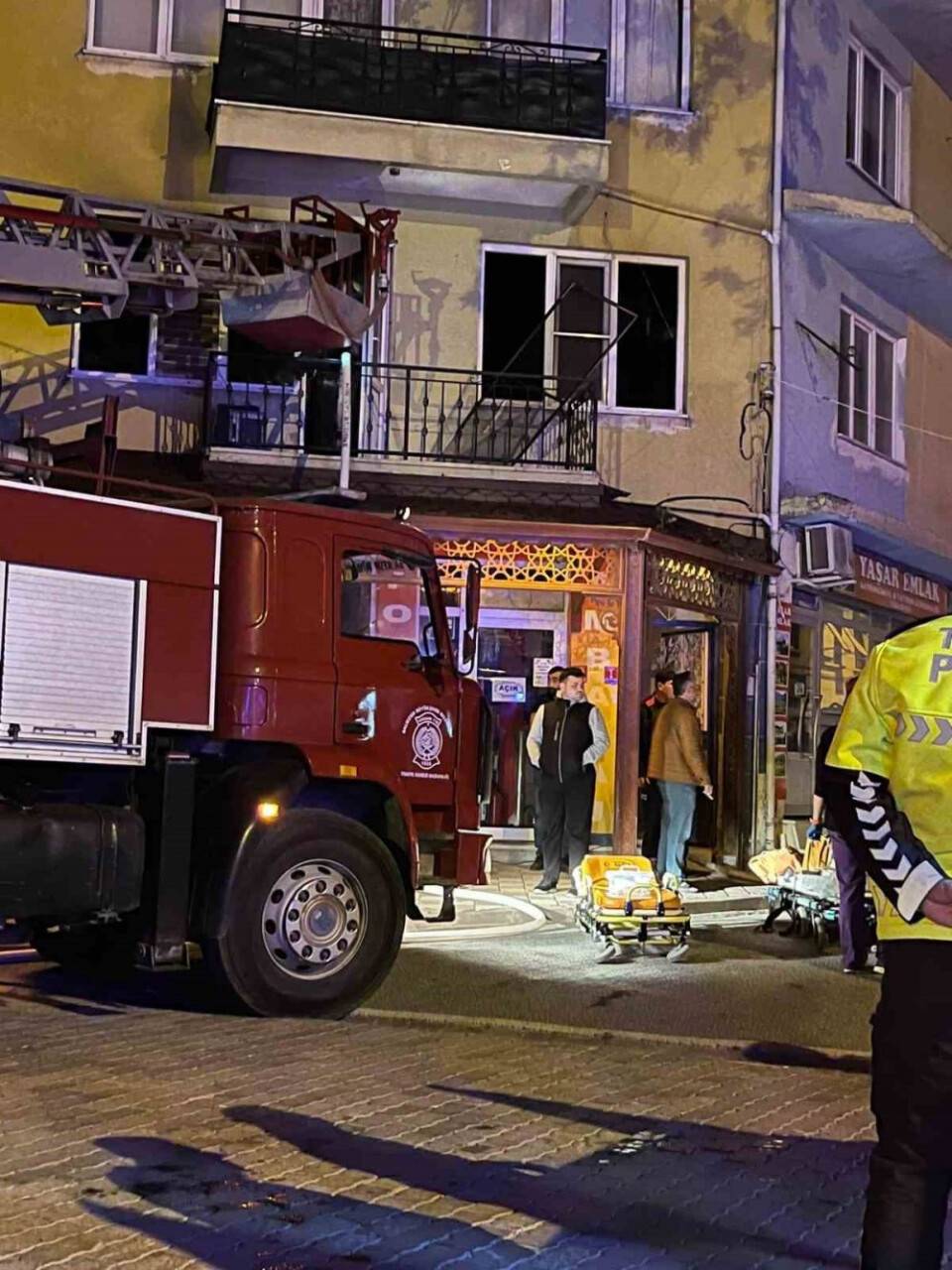 Yanan eve kızını kurtarmak için girdi, ikisi de hayatını kaybetti