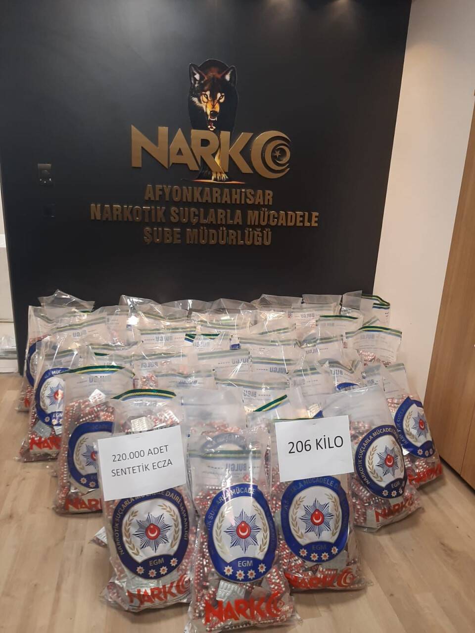 aa-20230511-31106992-31106990-afyonkarahisarda-uyusturucu-operasyonunda-3-supheli-yakalandi.jpg