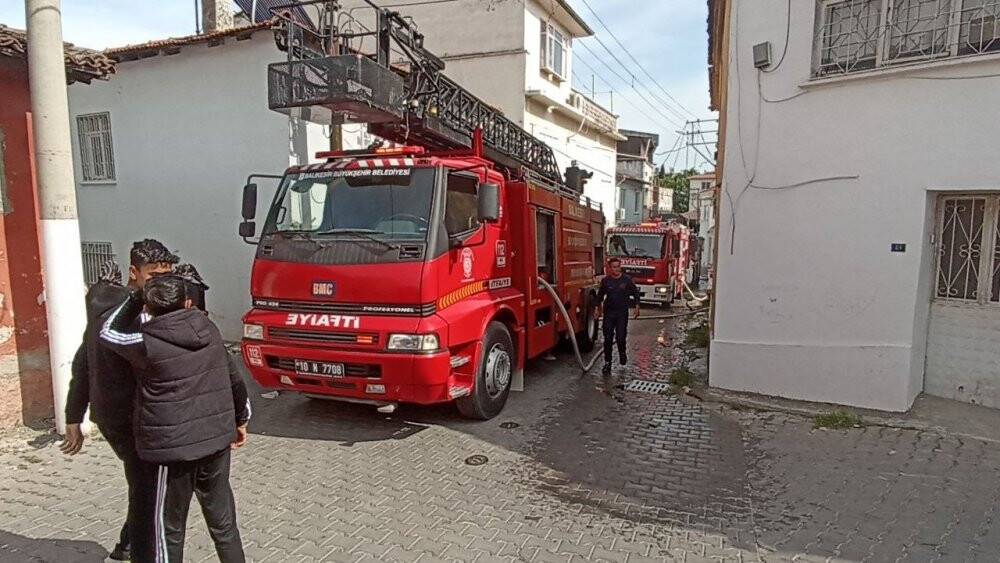 Metruk evde çıkan yangın korkuttu