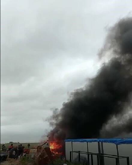 İşçilerin kaldığı konteyner evler alev alev yandı